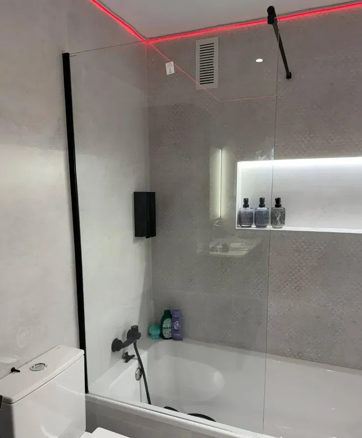 Instalación de mampara de baño a medida en Madrid — trabajo real de Topmamparas