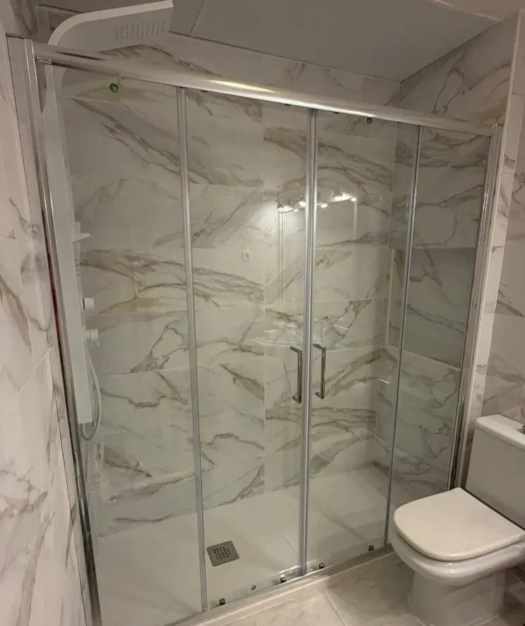 Instalación limpia y rápida de mampara — Topmamparas Madrid